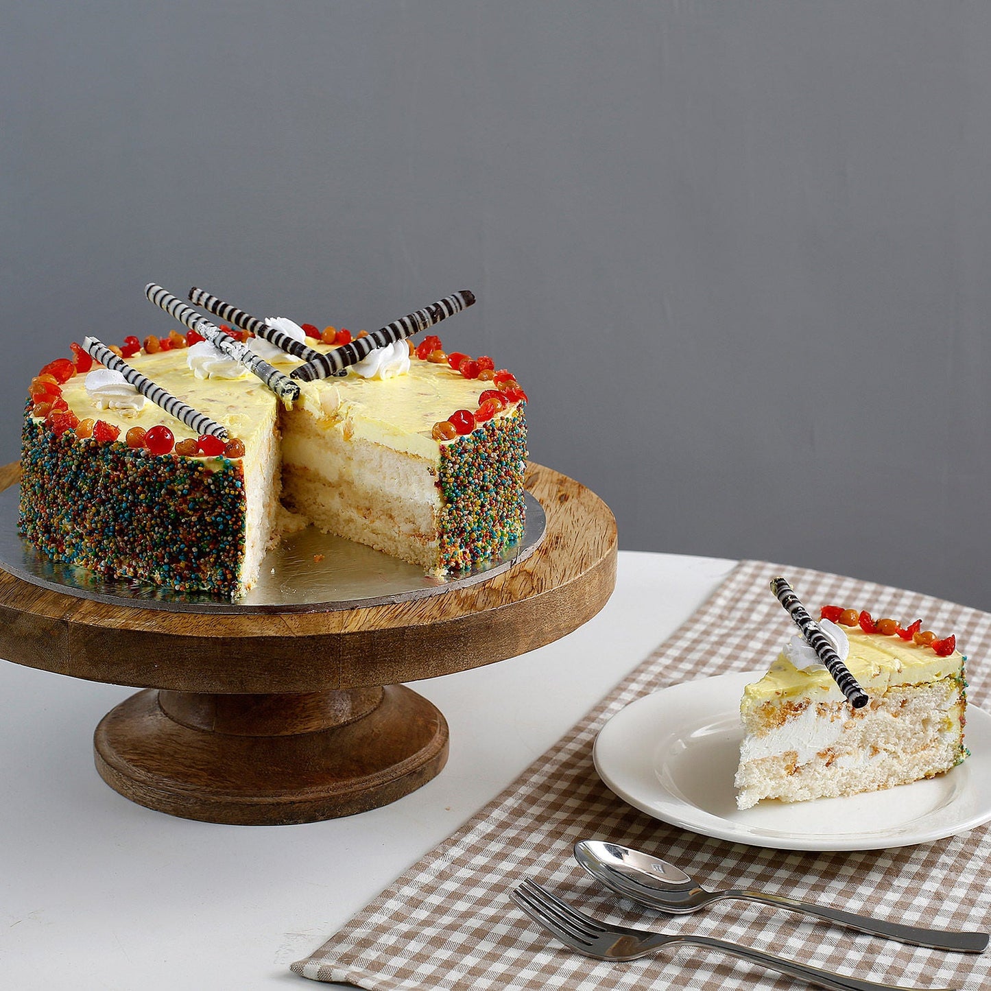 Colored Vermicelli Cream Cake